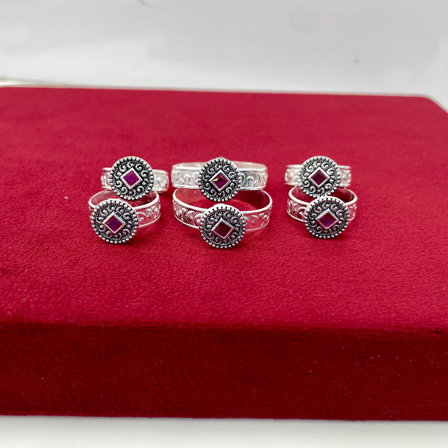 Ox. Red Stone Angutha-Bichhiya Set