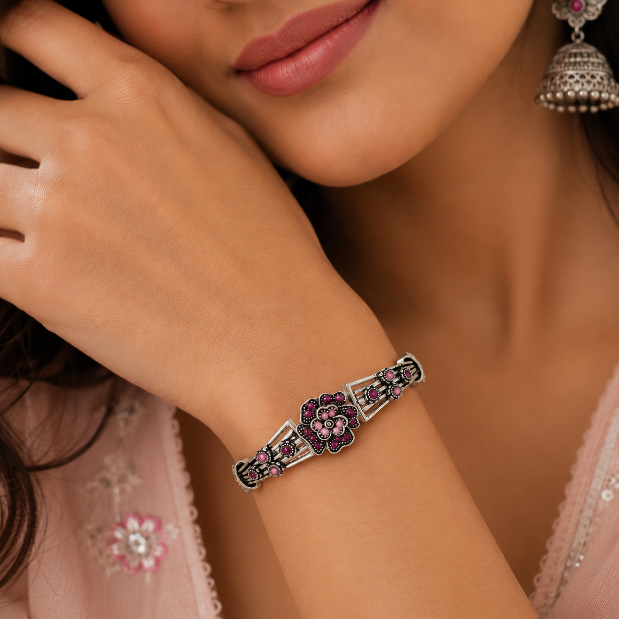 Silver Antique Flower Ladies Bracelet
