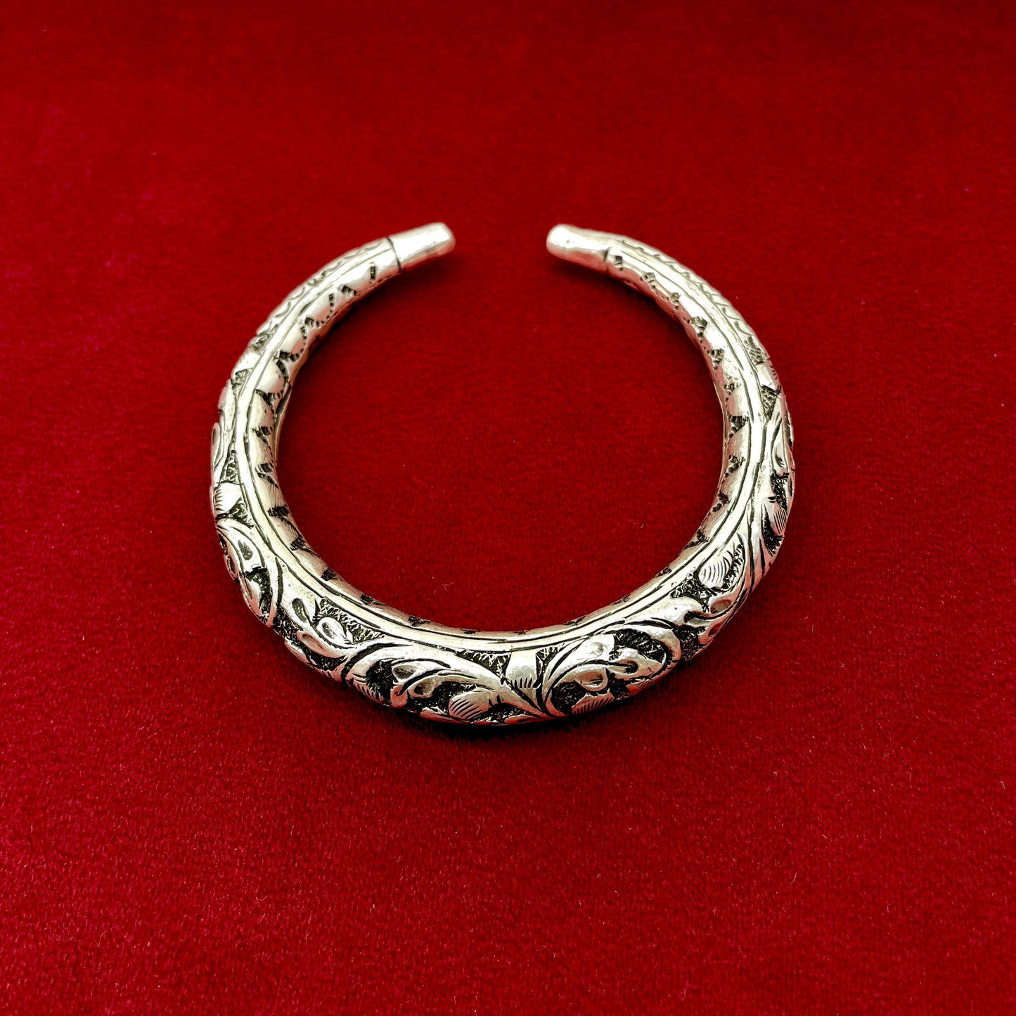 Men Silver Chitrai Kada